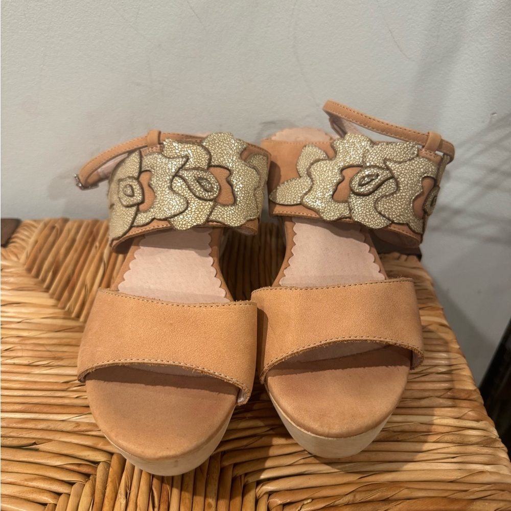 Miss Albright Tan Floral Sandal Clogs Size 6